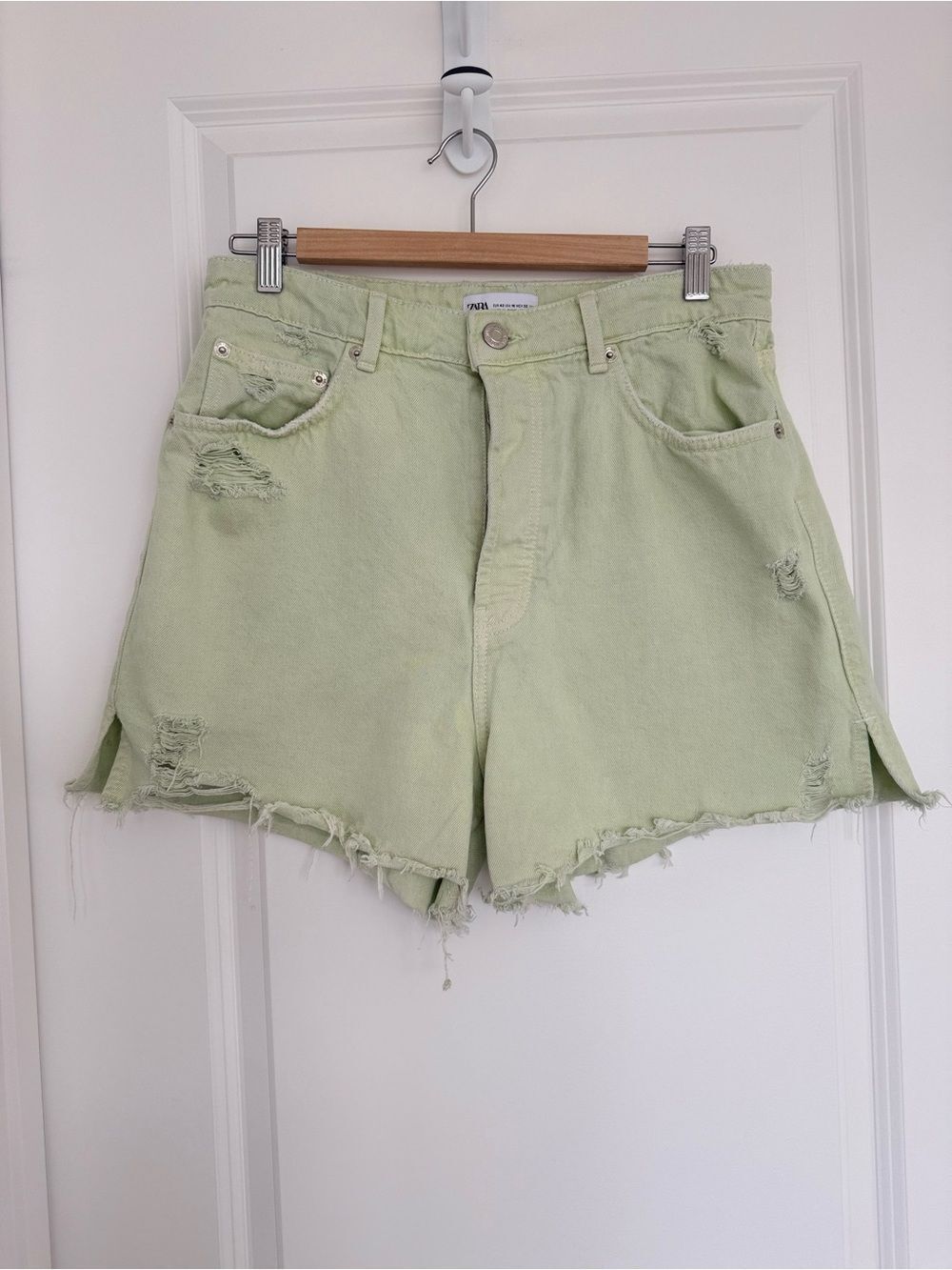 ZARA | High waisted light green cut off shorts - size 10